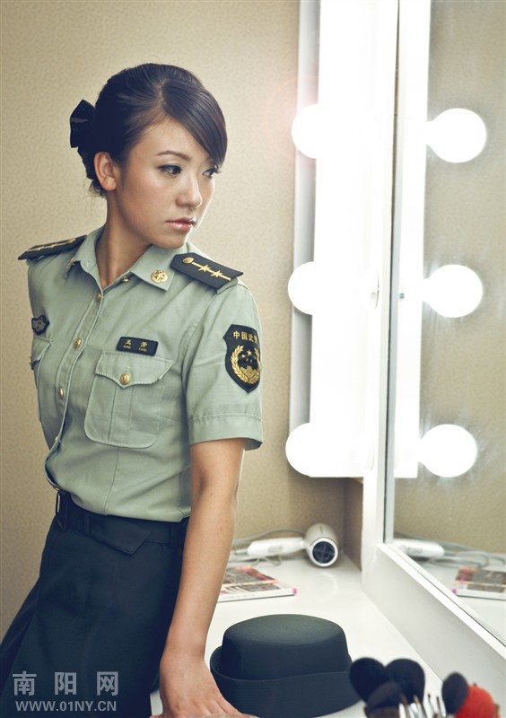 <em>最美女</em>军人!-高校联盟-36行南阳社区-bbs.01ny