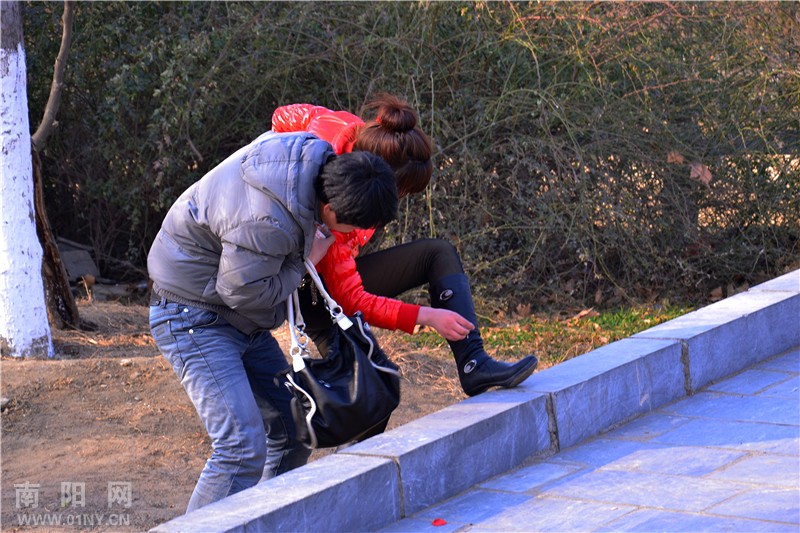 给<em>美女</em>跪下<em>擦鞋</em>_跪下<em>擦鞋</em>_给<em>美女</em>跪下闻臭脚