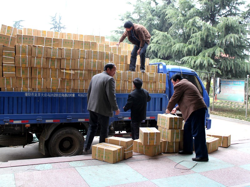 中国文学艺术基金会捐助的30000本新华字典运