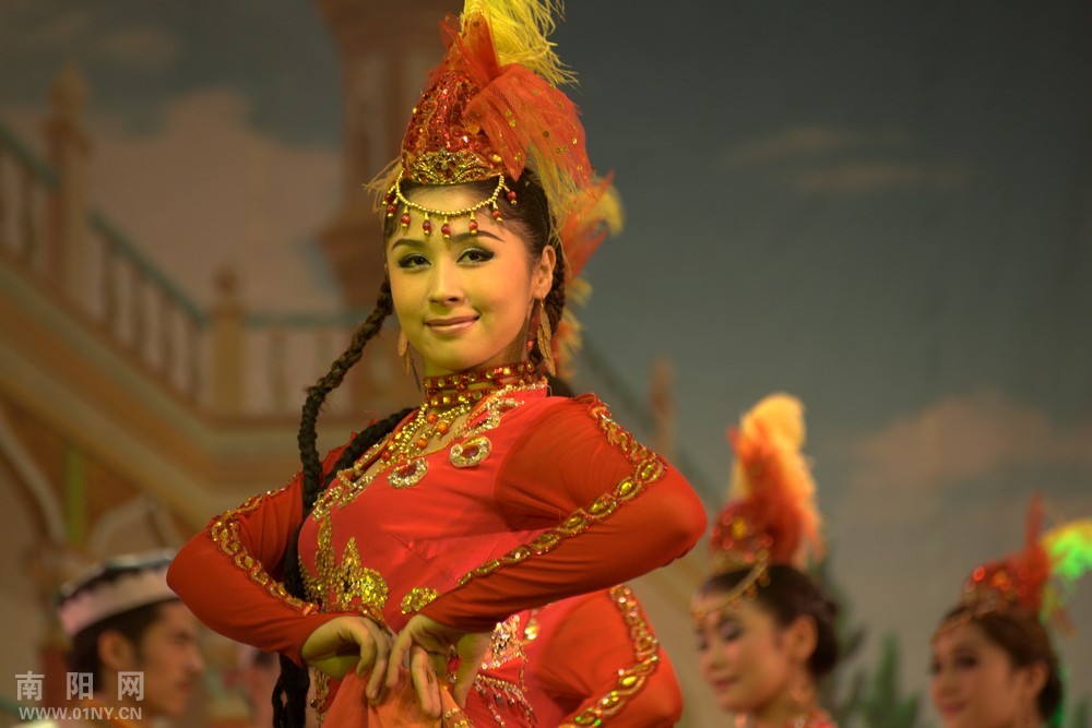 打油诗--河湾那<em>片</em>晚霞 绿叶成荫 遥远的小山村