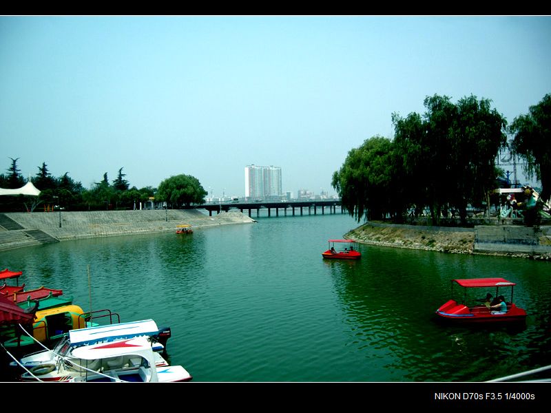 中国南阳白河游览区一角