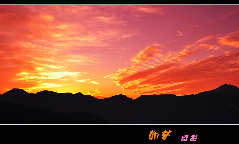 夕阳下的桐柏山