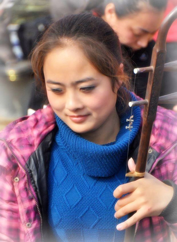 拉<em>二胡</em>的<em>小姑娘</em>-拍客贴图-南阳社区-bbs.01ny.