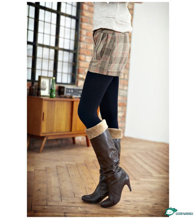 为什么女孩在<em>冬天</em>都把<em>短裤穿</em>外面?她们<em>不冷</em>吗