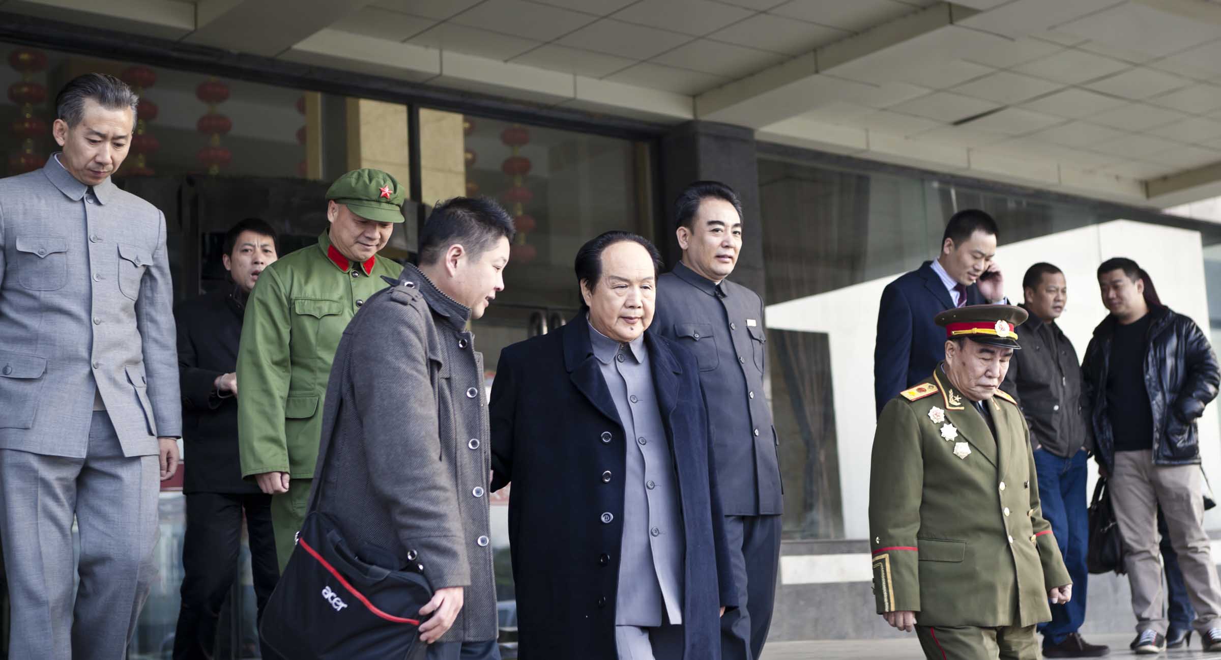 开盘仪式邀请到的共和国伟人特型演员