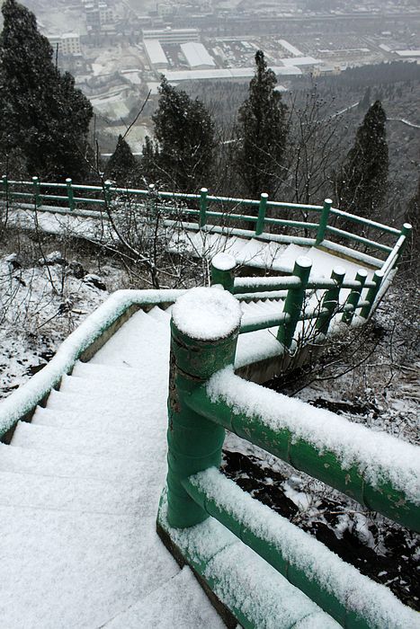 雪飞;牛尾山