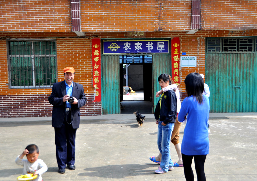 豫鄂边界农村采风湖北襄阳市古驿镇安沟村农家书屋