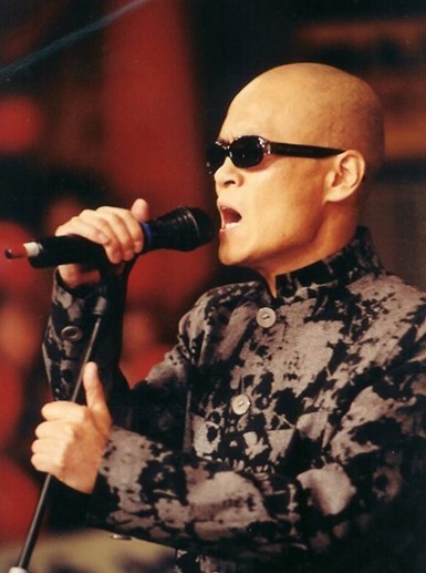 周六,体育馆去看光头李进,听《你在他乡还好吗