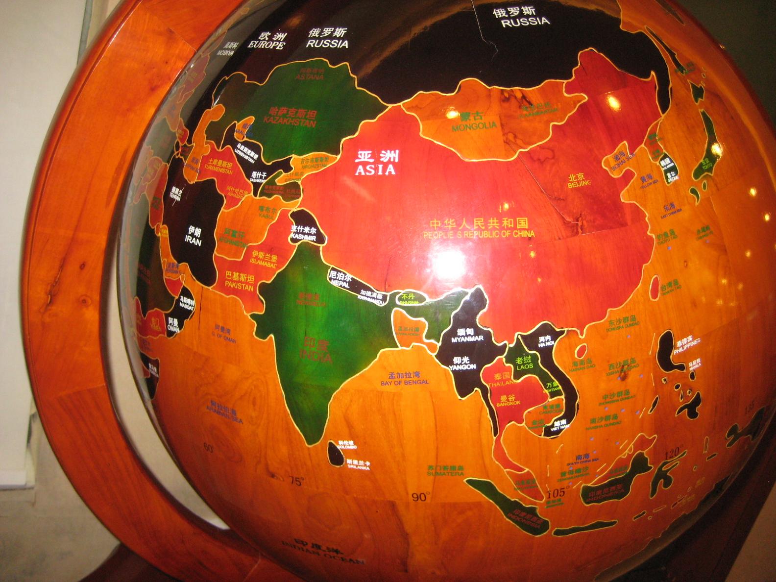 又拍:地球仪上的中国