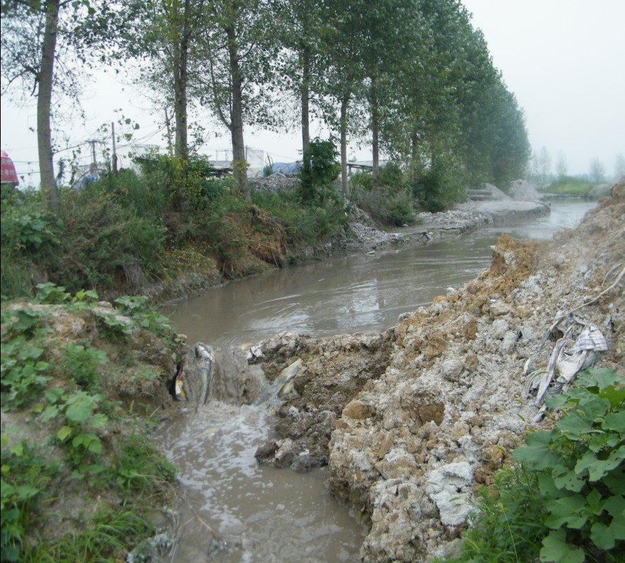 南阳新野一塑料颗粒厂污染严重 群众恳求进行