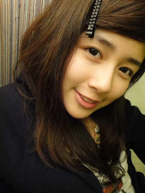 甜美又可爱拥有荷兰血统的混血高中美少女-南