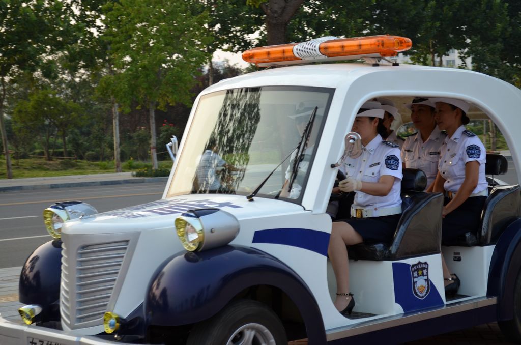 迎农运城管女子特勤队亮相街头-体育健身-36行