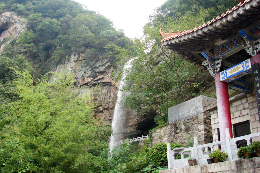 雨后水帘寺