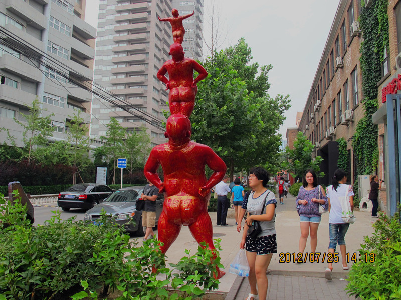 北京798艺术馆前雕塑