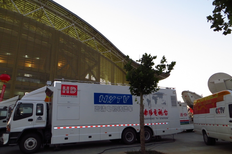 中央电视台直播车已经到农运会场馆-新闻纪实