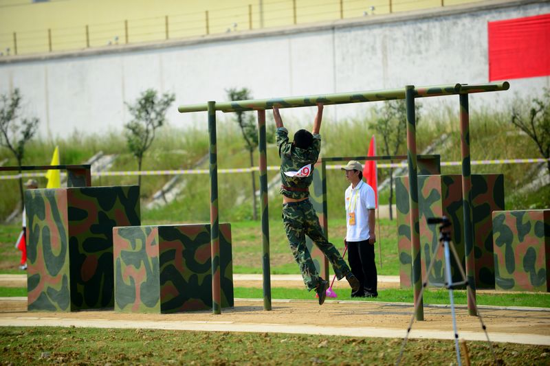 农运会军事三项比赛--400米障碍跑