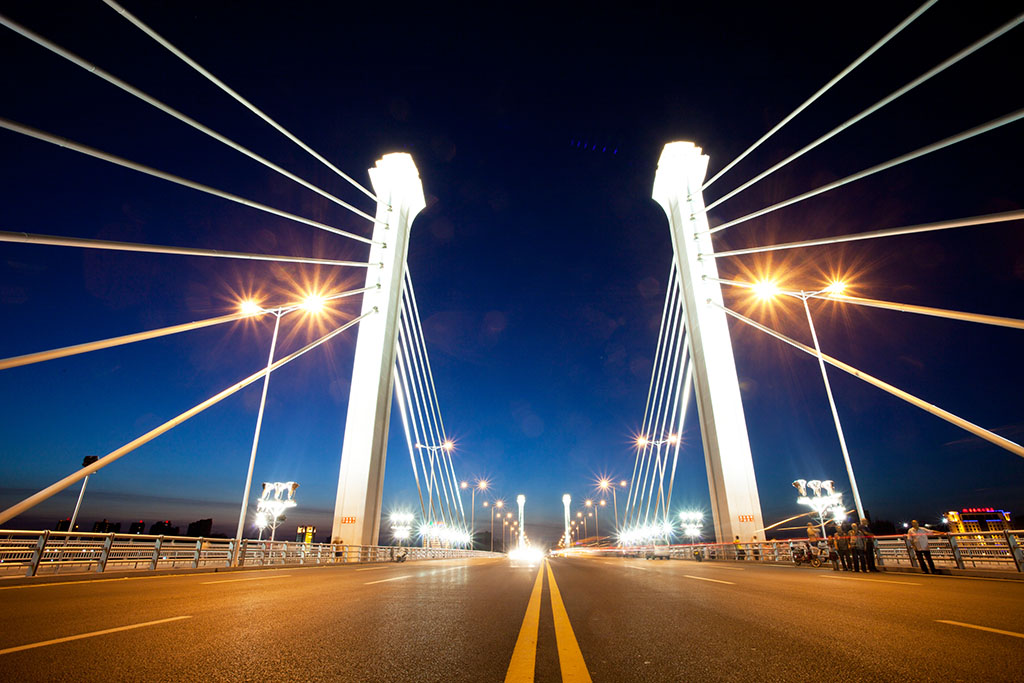 《畅通——光武大桥夜景》2,卢国伟摄,13937778968,市中级法院.jpg