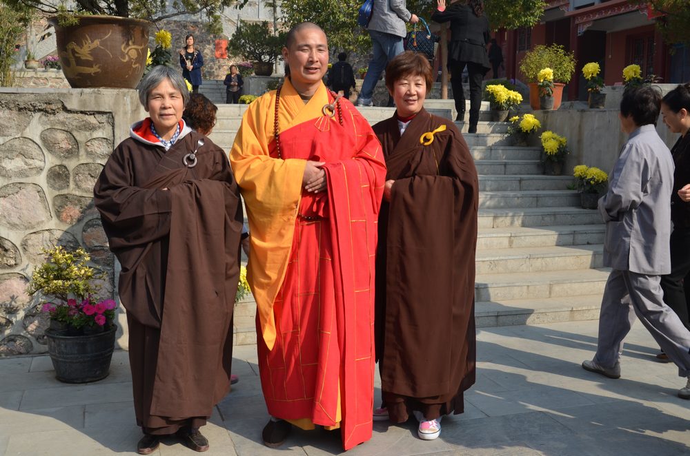 鳌圆寺法会上演隆师父和居士们合影