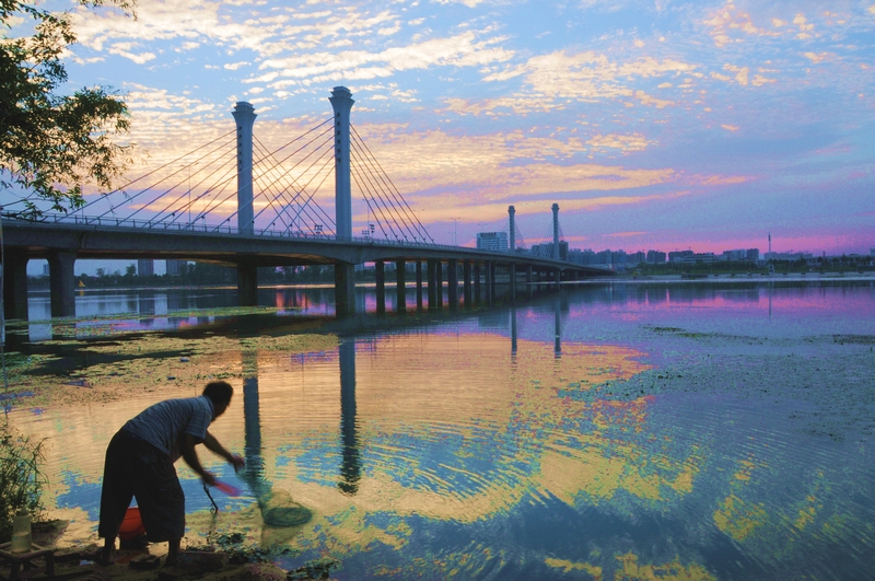 泼洒浓彩绘宛城-夕照光武大桥-行摄风光-36行南阳社区-36.01ny.cn