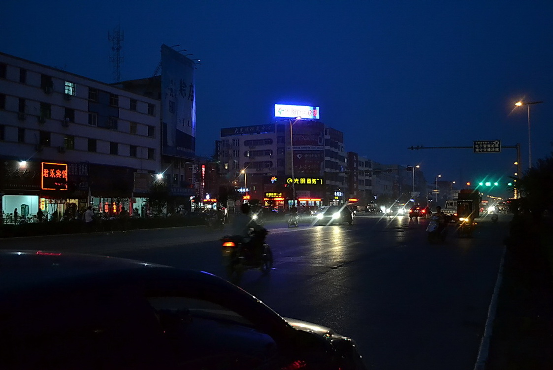 唐河街道夜景.jpg