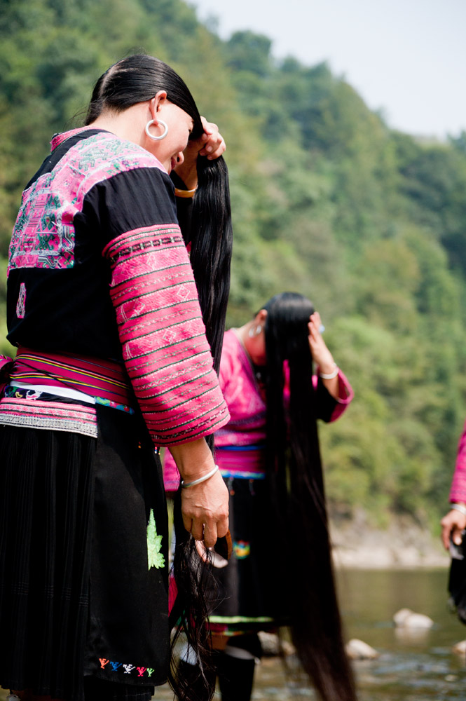 长发村中长发女(1)