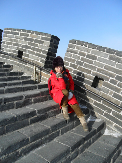 【手机拍客】北京明代八达岭长城上拍照的女郎