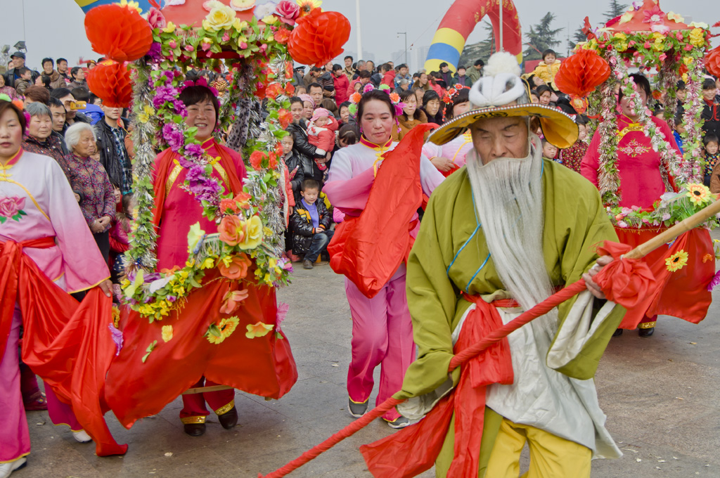 正月十五闹元宵(跑旱船)