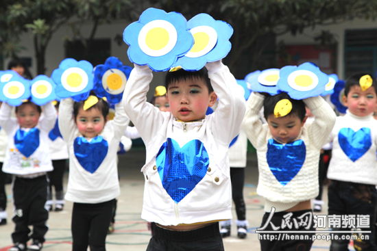 河南宝丰:幼儿趣味器械操 传递环保理念-新闻纪实-36行南阳社区-36.01ny.cn