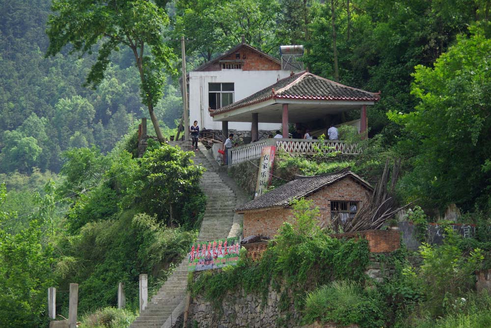山半腰的农家乐餐馆