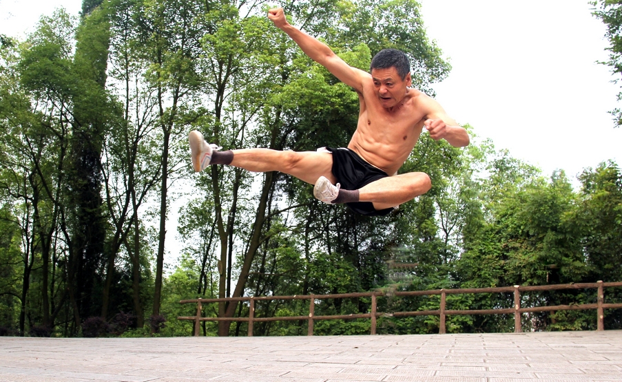 习武之人-抓拍-人物人像-36行南阳社区-36.01n