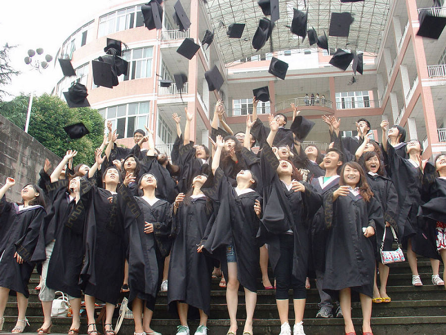 组图:奇葩<em>毕业照</em>大盘点 搞怪加改装引领一季风