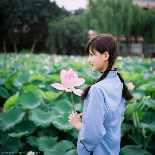 组图:<em>民国</em>风<em>毕业照</em>走俏 民族的才是世界的-教育