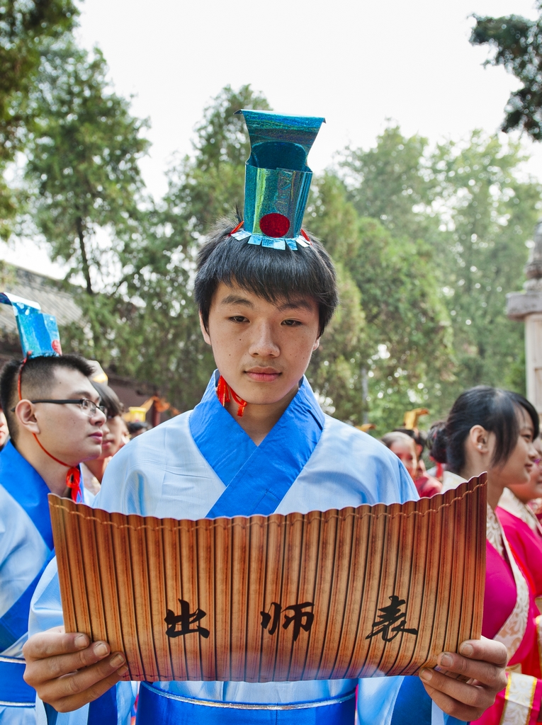 学子诵读出师表-新手图集-36行南阳社区-36.01