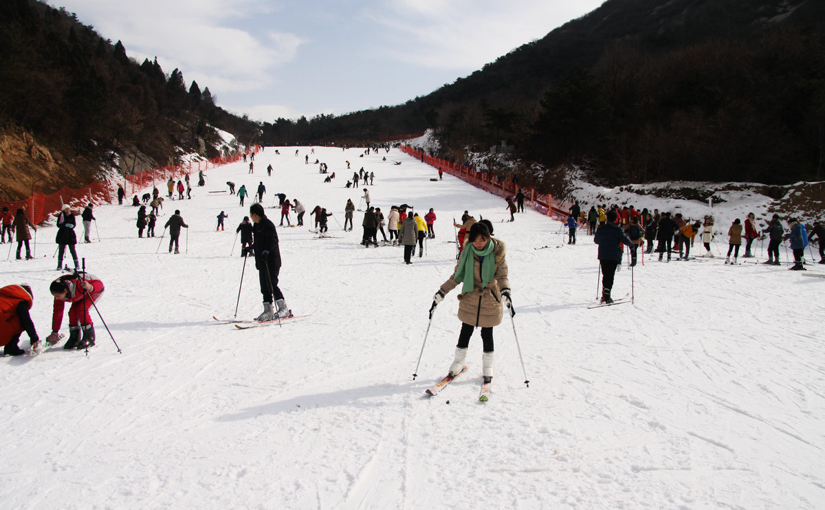 七峰山滑雪场英姿飒爽