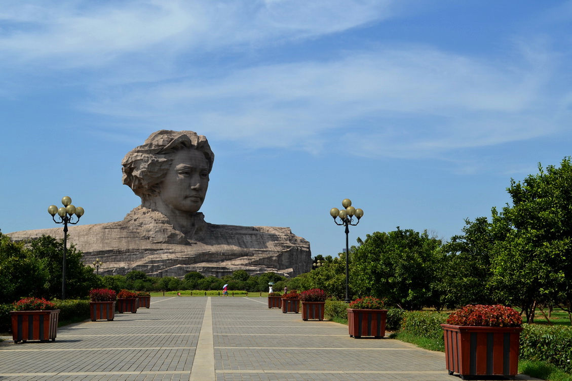 橘子洲头 青年时期毛泽东巨型雕像-拍客贴图-36行南阳社区-36.01ny.cn