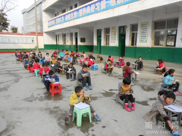 邓州市张村镇中心学校举行2014年春季小学一