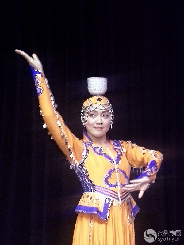 跳中国蒙古族顶碗舞的A.B.C.(1)-新手图集-36行南阳社区-36.01ny.cn