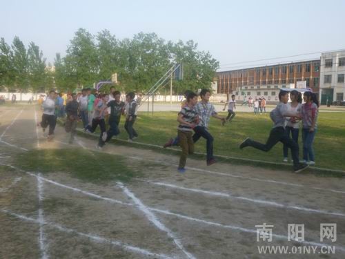 内乡县灌涨初中举行2014年春期田径运动会