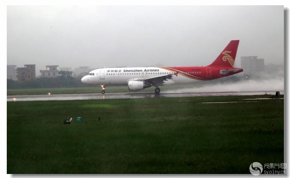 雨中的广州机场——起飞