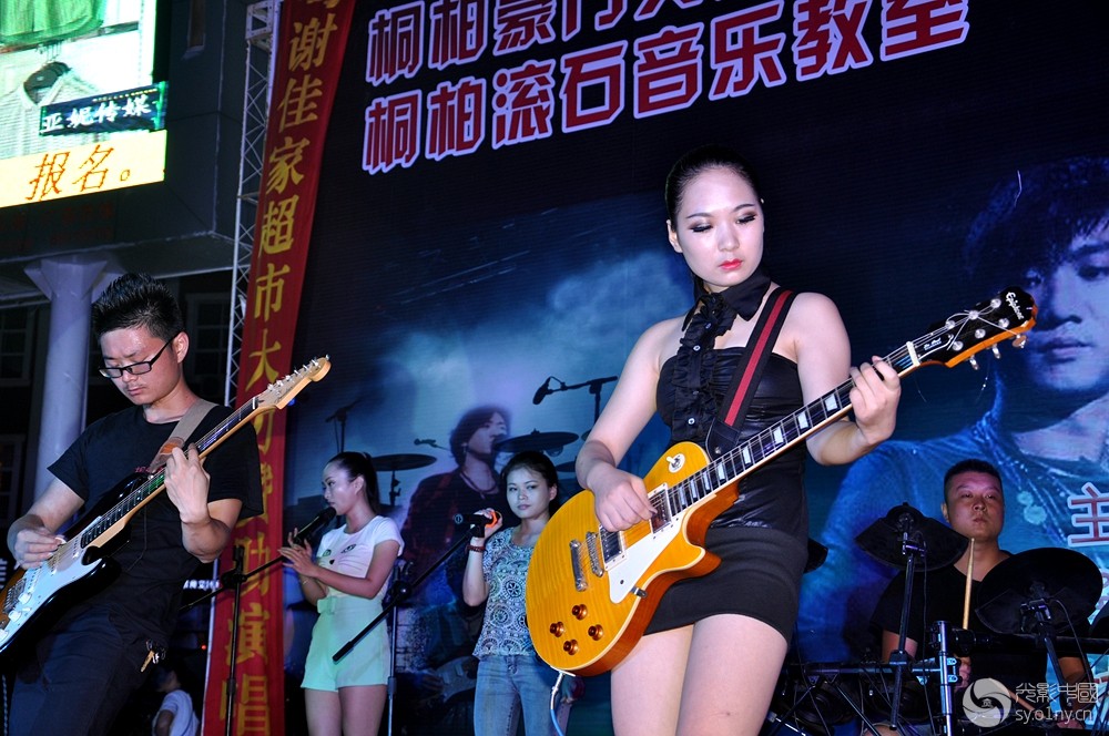 桐柏2014 纪念黄家驹演唱会 03-侃图论图-36行