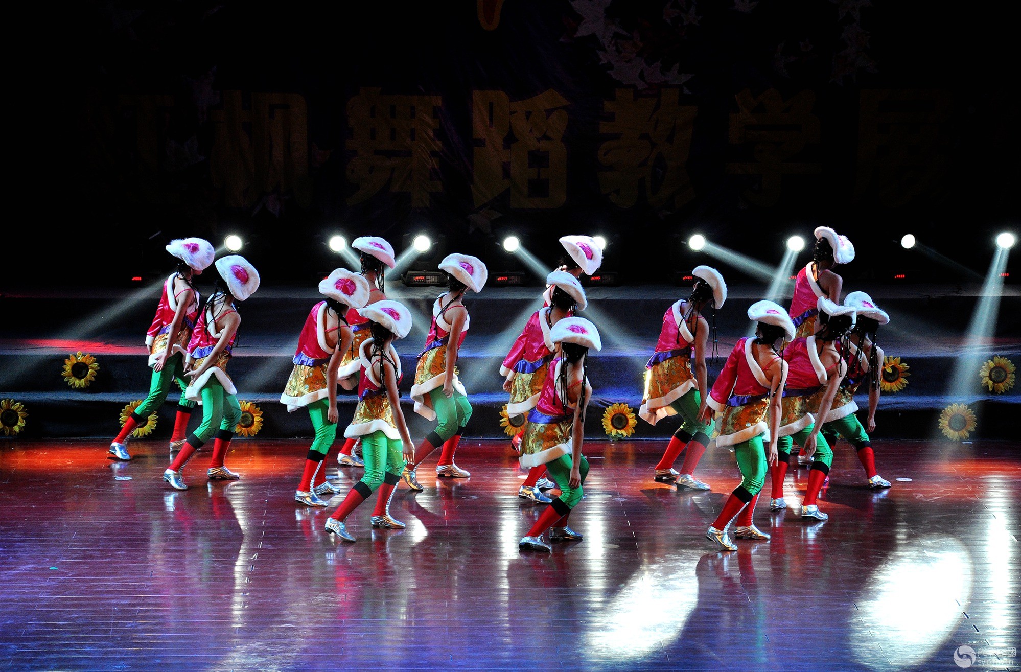 快乐的藏族少女(舞蹈)-行摄风光-36行南阳社区