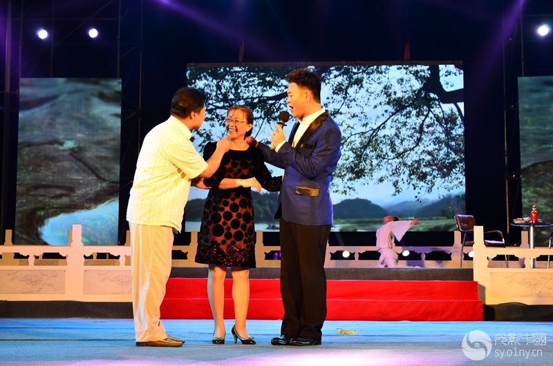 情景歌午一想家的时候-金韵模特秀-36行南阳社