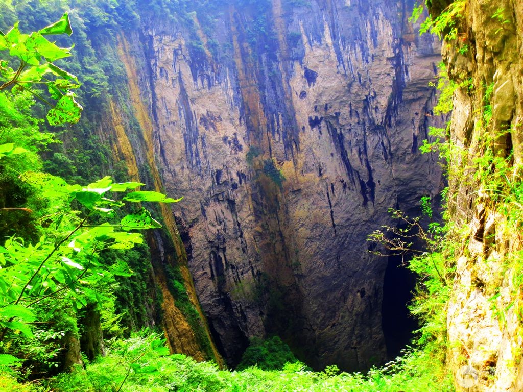 世界最美天坑藏于陕西，上下三层有瀑布地下河，游客称像来到仙境_中国