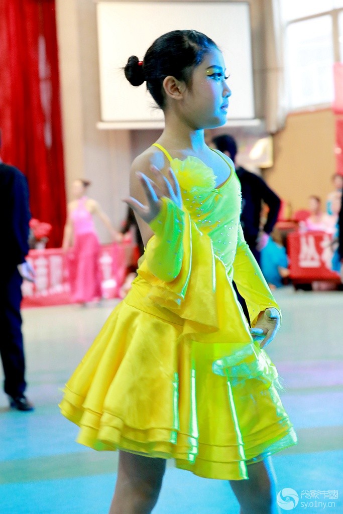 很养眼球的少女少男的国标舞--星光部应邀组拍