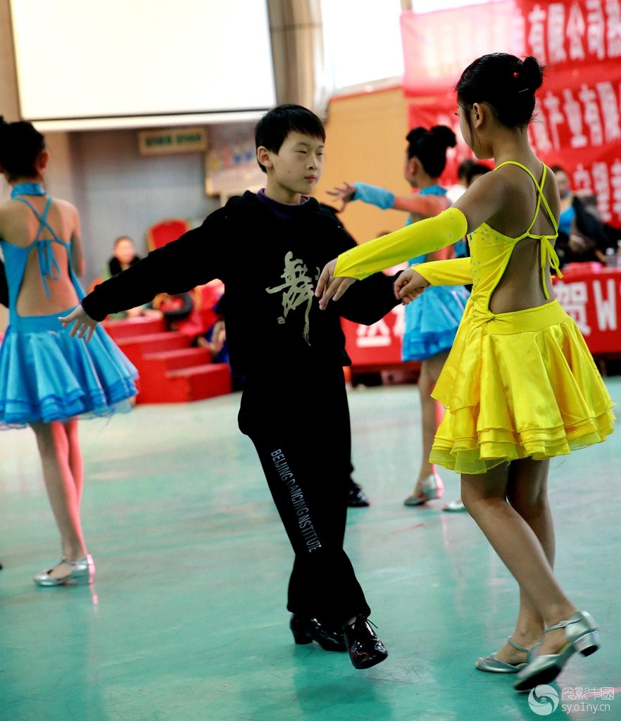 很养眼球的少女少男的国标舞--星光部应邀组拍