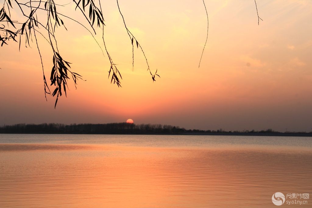 夕阳下的望花湖