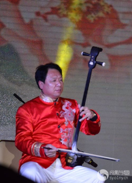 烟厂迎新春联欢会曲胡独奏-新闻纪实-36行南