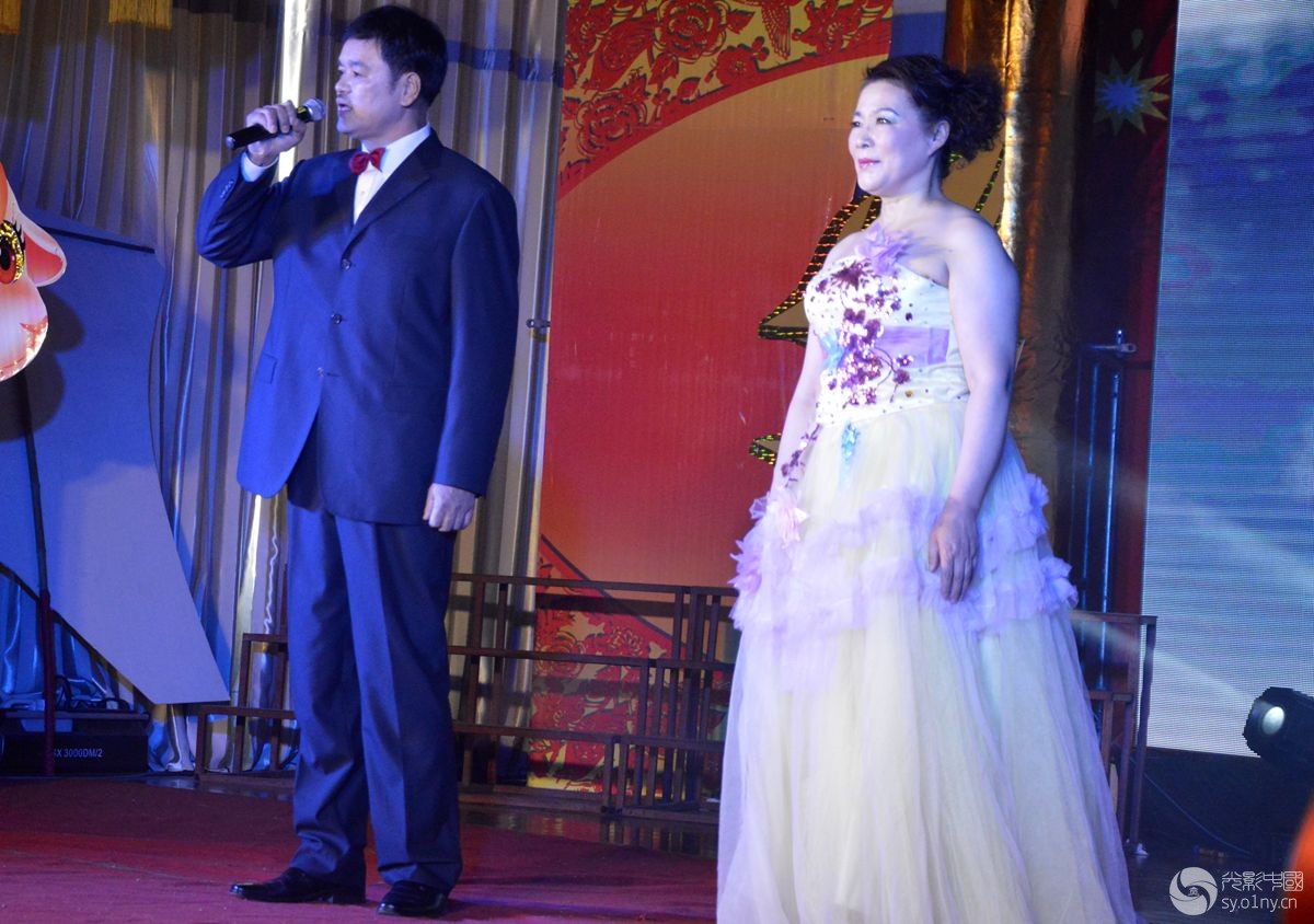 烟厂迎新春联欢会<em>男女生对唱</em>-新闻纪实-36行