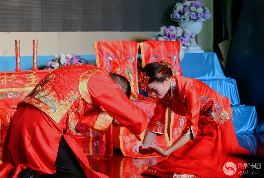 【传统的婚礼】拍摄见闻--夫妻对拜-新闻纪实-36行南阳社区-36.01ny.cn - 光影中国