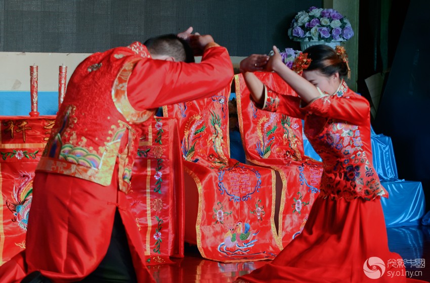 【传统的婚礼】拍摄见闻--夫妻对拜-新闻纪实-36行南阳社区-36.01ny.cn - 光影中国